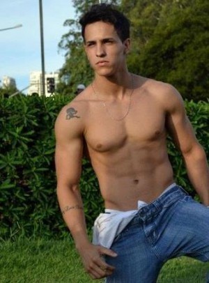 Mauricio Escort putos hombres, putas mujeres, travestis de todas las regiones en Santiago |  Mauricio scort dotado 21 cm , activo versatil guapo reservado ,  lampi&Ntilde;o , culon , buen fisico , complaciente en tus fantasias sexuale