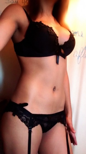 Isi Escort putos hombres, putas mujeres, travestis de todas las regiones en Vi&ntilde;a del Mar |  Morbosita pendejita 20 a&Ntilde;itos sexy y educada , Pechugona sexy educada morbosa